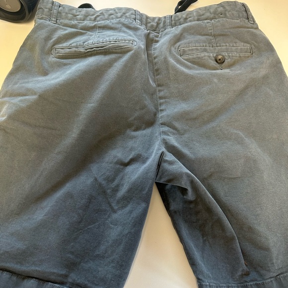 Vince slim fit / Griffith Short with minor snag - Picture 7 of 7
